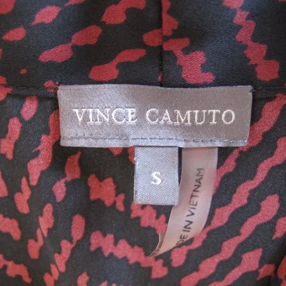 VINCE CAMUTO Black and Burgundy Chevron Top - Picture 9 of 10